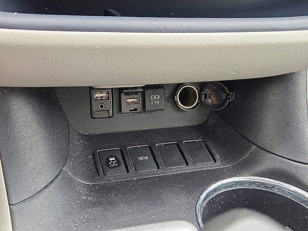 Used 2019 Toyota Highlander LE FWD image 27