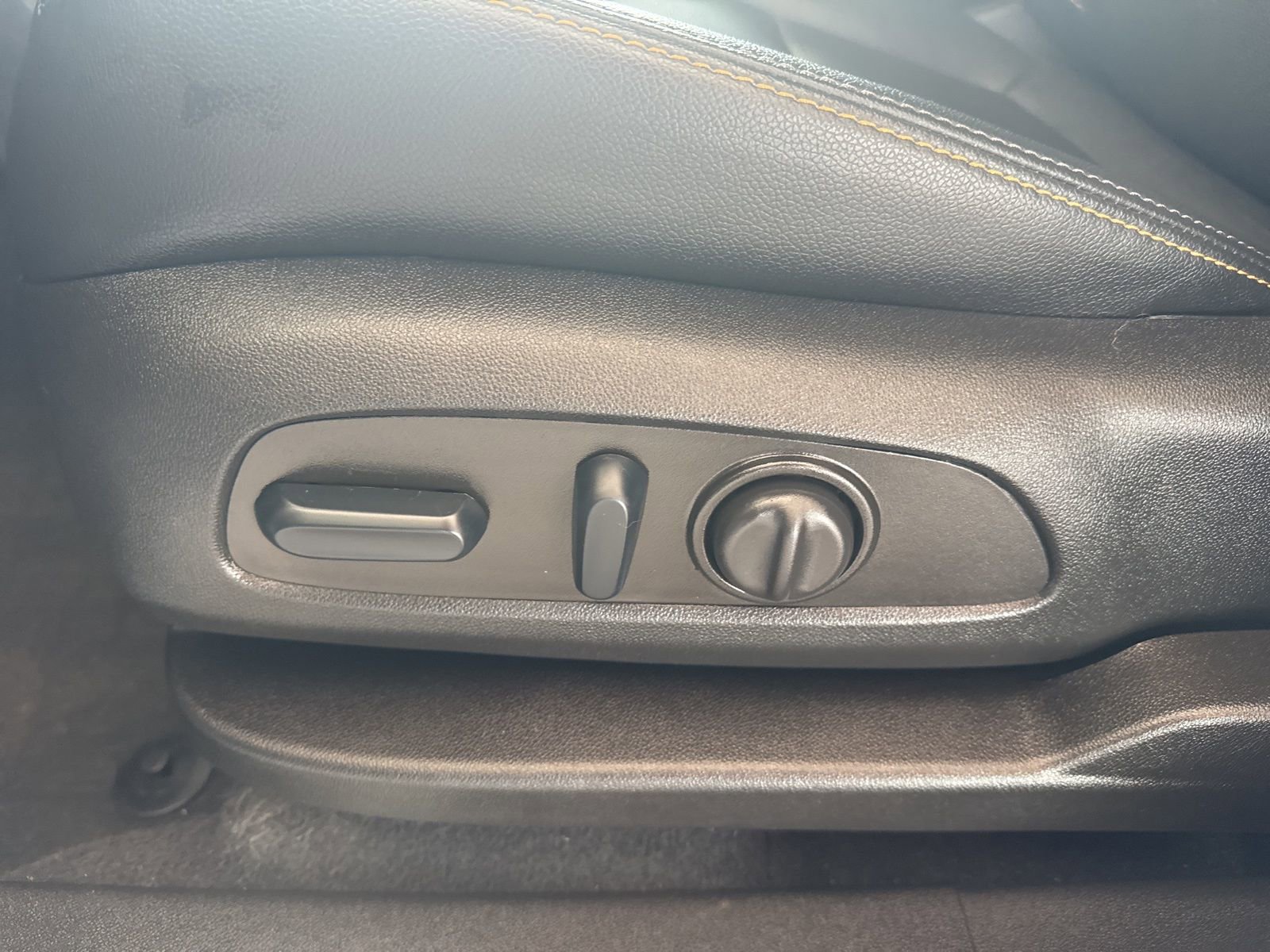 Used 2023 Chevrolet Equinox Premier image 23