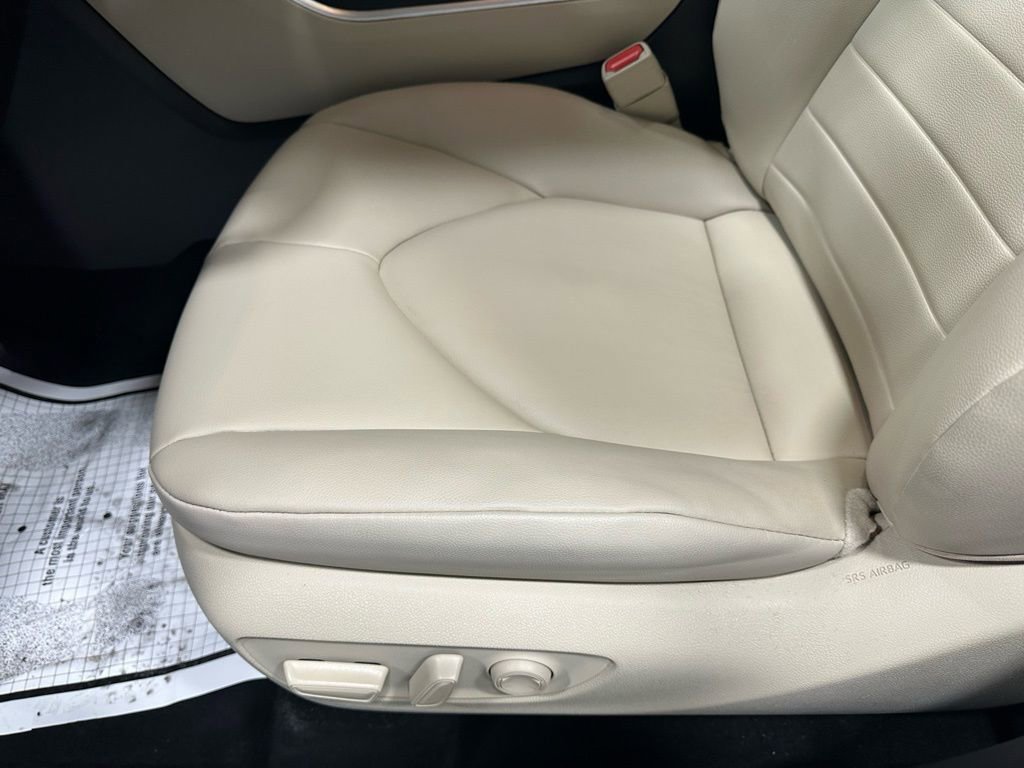 Used 2025 Toyota Highlander XLE image 13