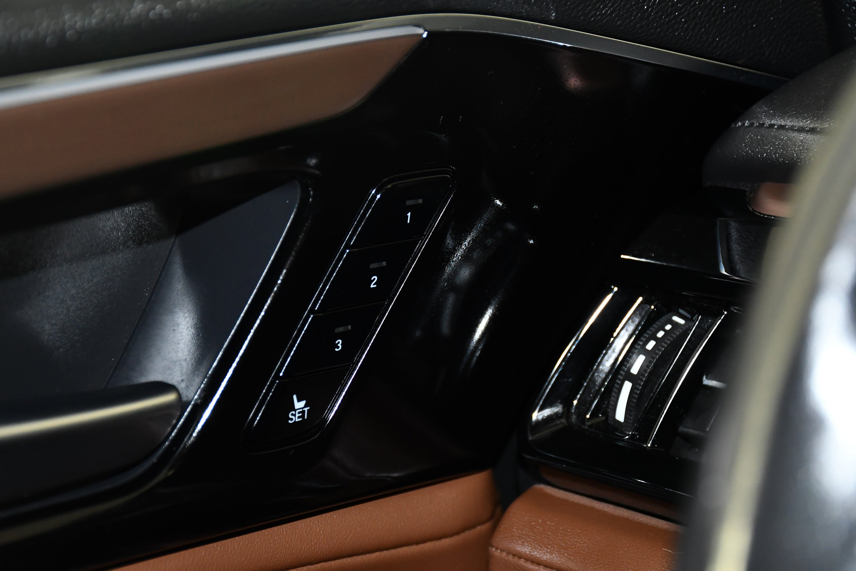 Certified 2024 Acura MDX SH-AWD w/ Technology Package image 34