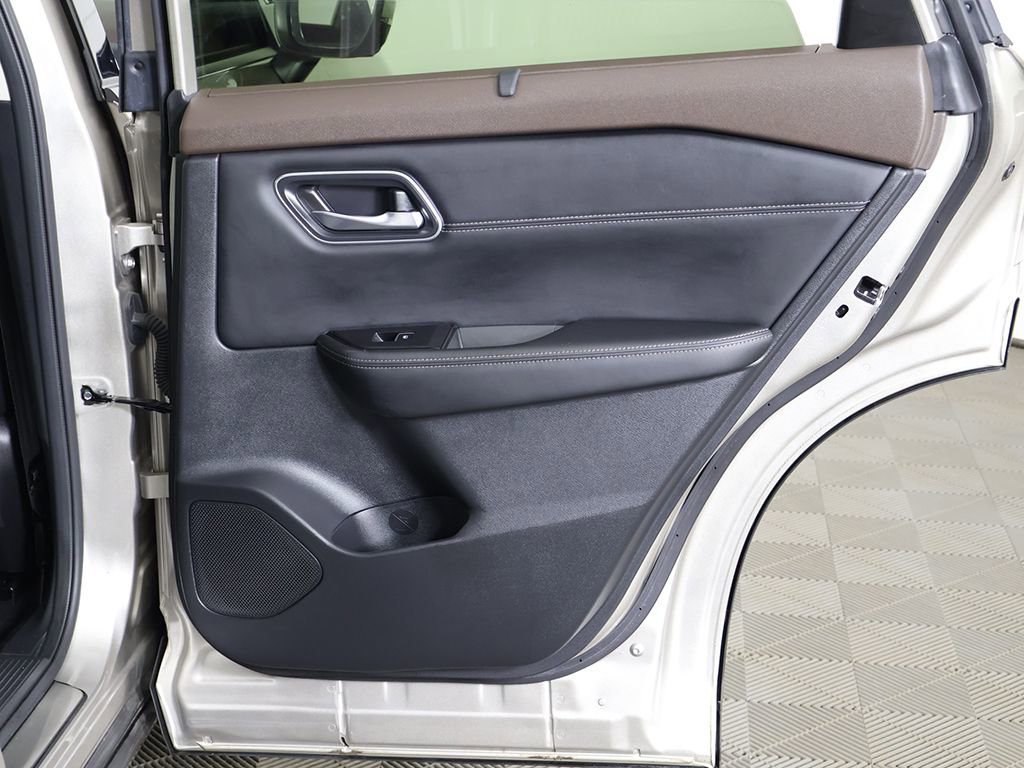 Used 2023 Nissan Rogue Platinum w/ Platinum Premium Package AWD/4WD image 29