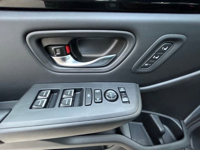 Used 2025 Honda Pilot TrailSport image 32