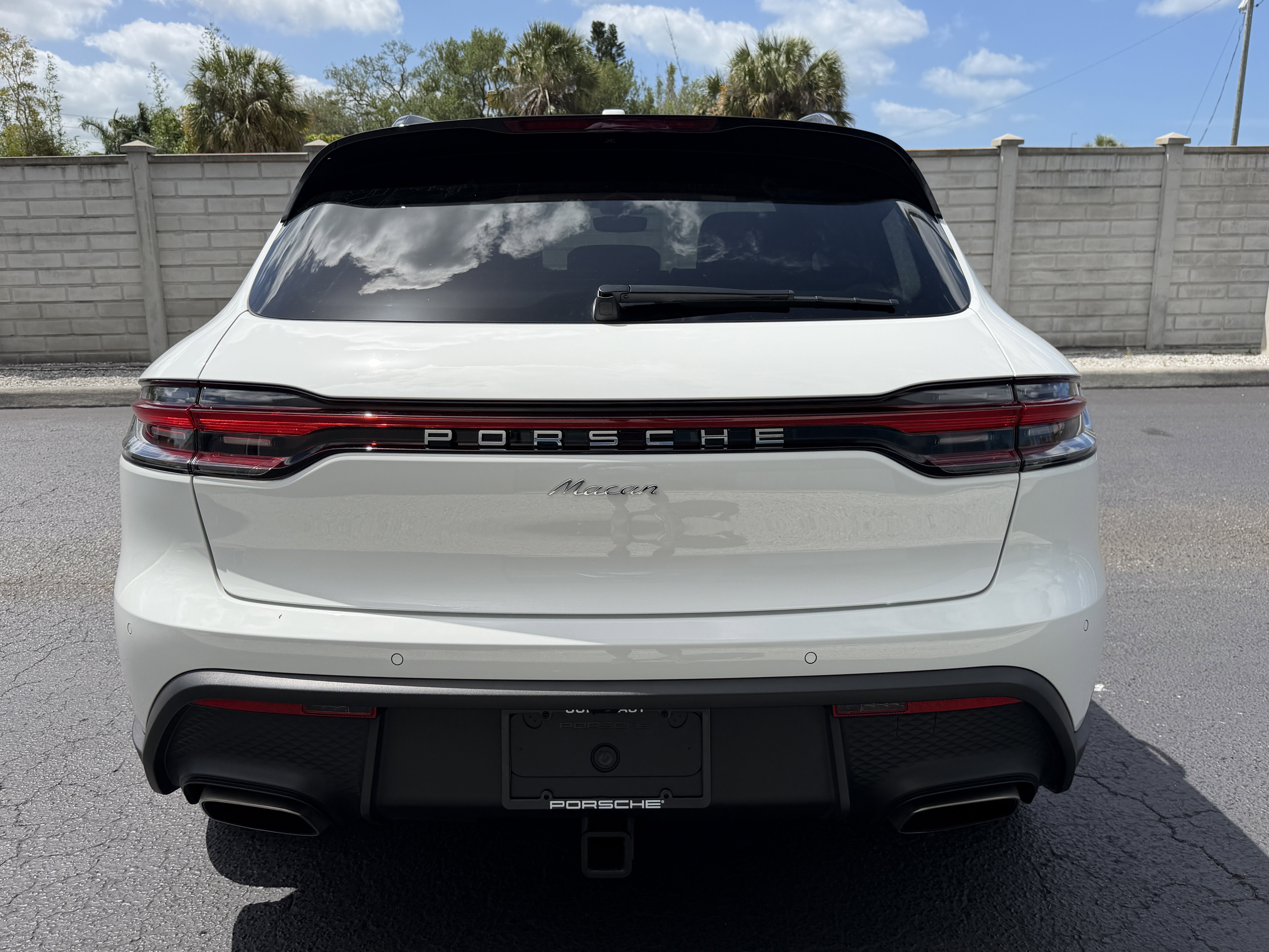 Certified 2025 Porsche Macan image 11