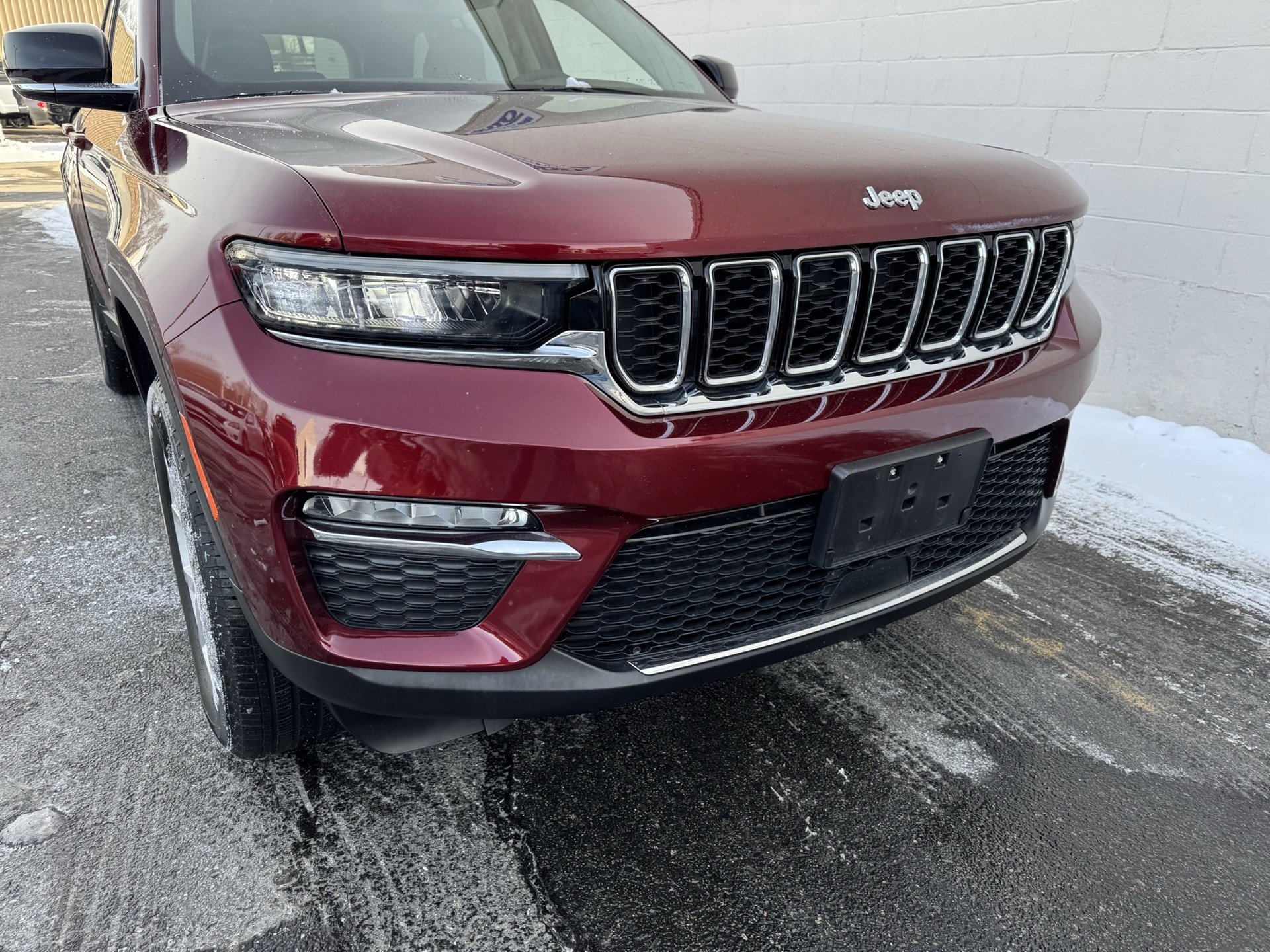 Used 2023 Jeep Grand Cherokee Limited image 6