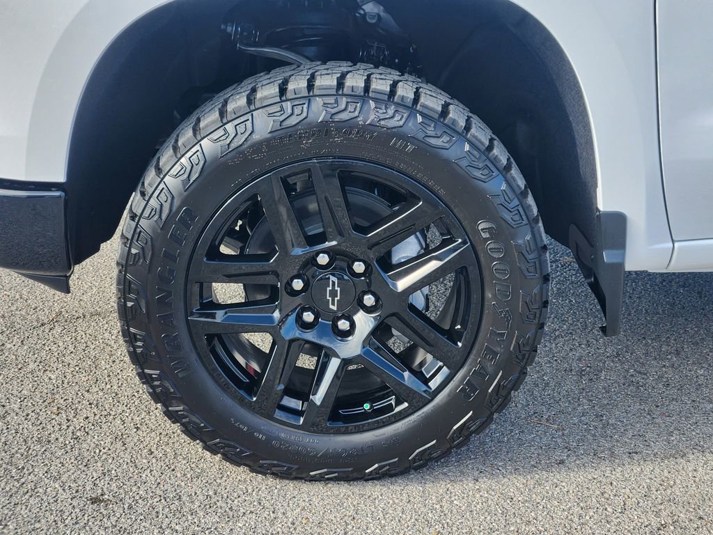 New 2026 Chevrolet Silverado 1500 Custom Trail Boss w/ LPO, Dark Essentials Package image 12