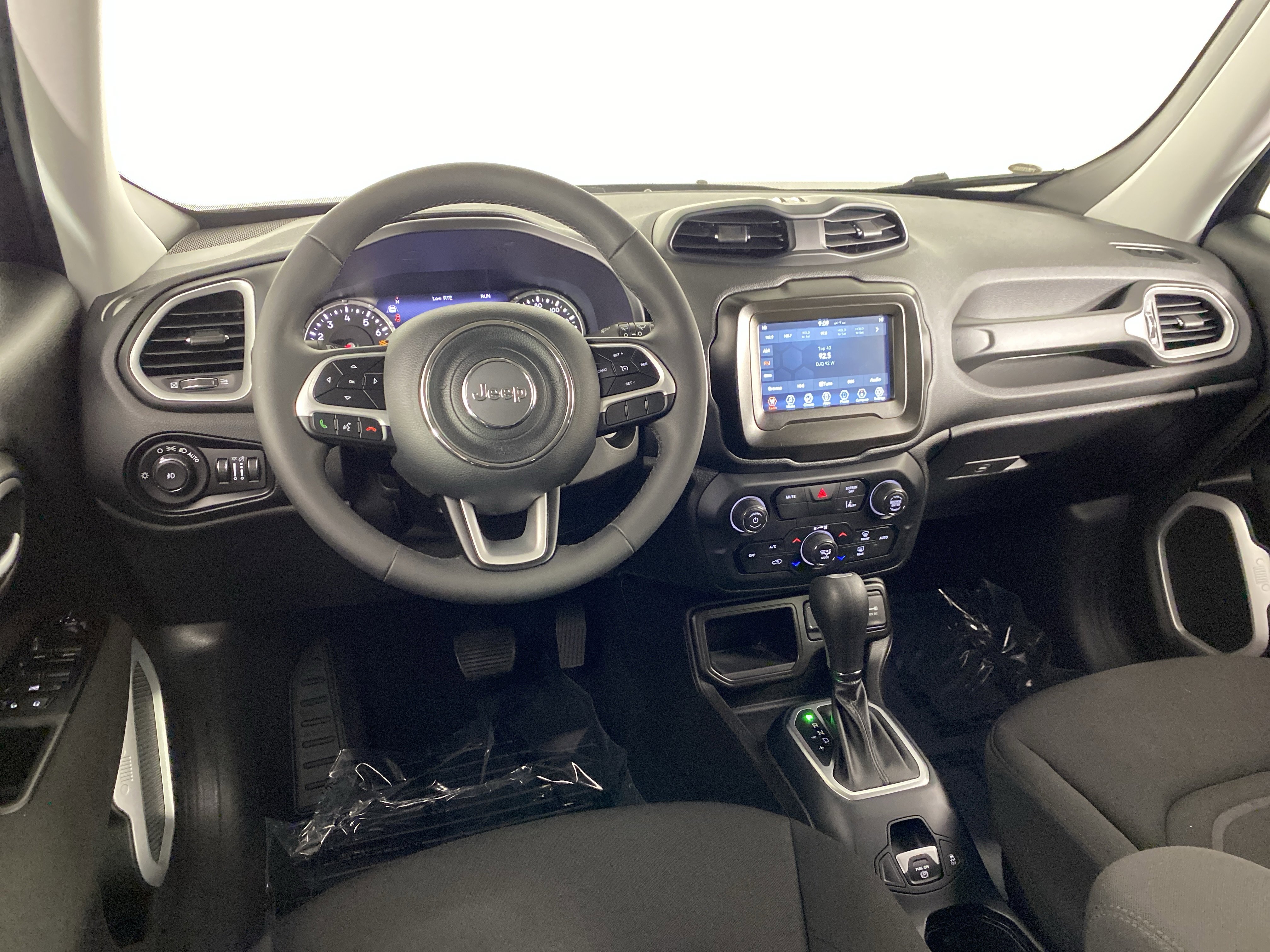 Used 2021 Jeep Renegade Latitude FWD image 34