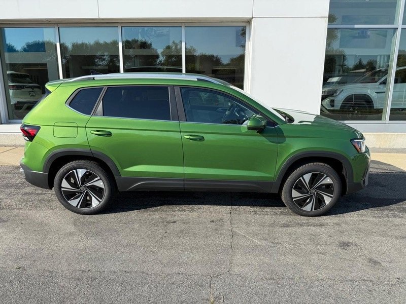 New 2025 Volkswagen Taos SE image 2