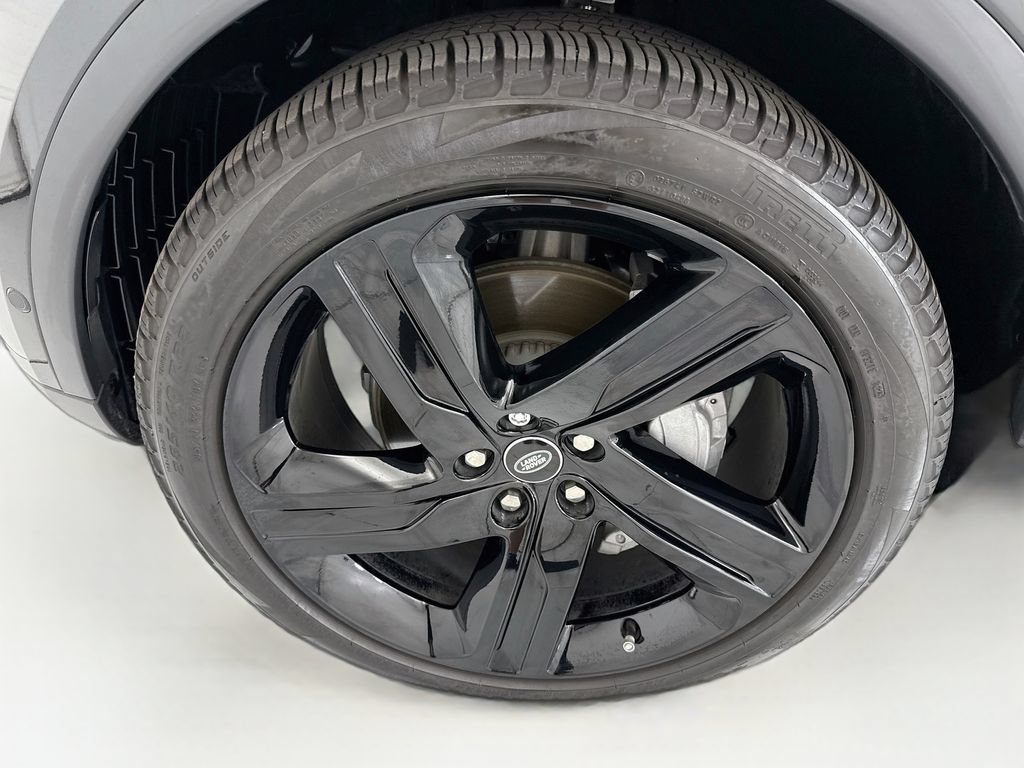 Certified 2025 Land Rover Discovery S AWD/4WD image 29