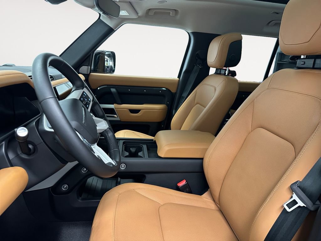 Used 2023 Land Rover Defender 130 SE image 9