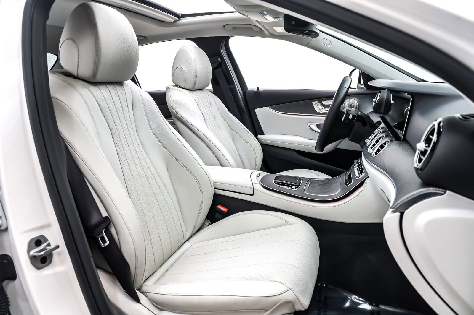 Used 2022 Mercedes-Benz E 350 4MATIC Sedan image 7