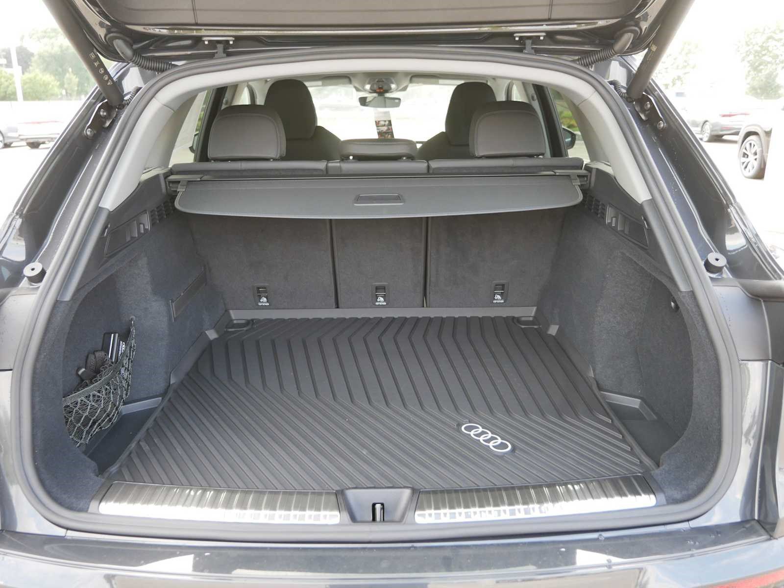 Used 2025 Audi Q5 Premium Plus w/ Premium Plus AWD/4WD image 5