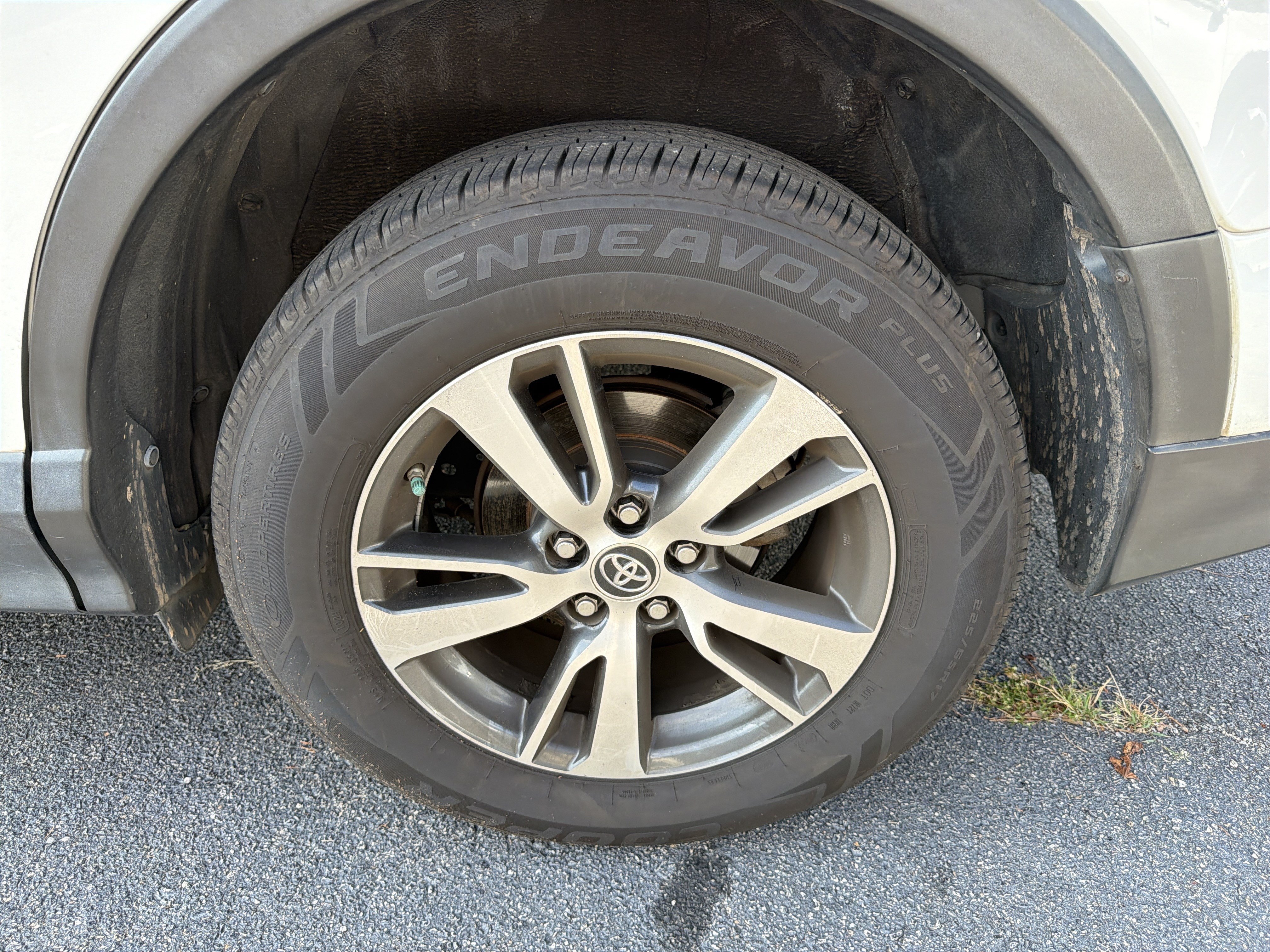 Used 2016 Toyota RAV4 XLE FWD image 7