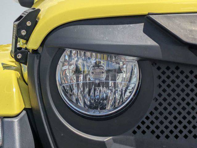 Certified 2024 Jeep Gladiator Sport AWD/4WD image 9