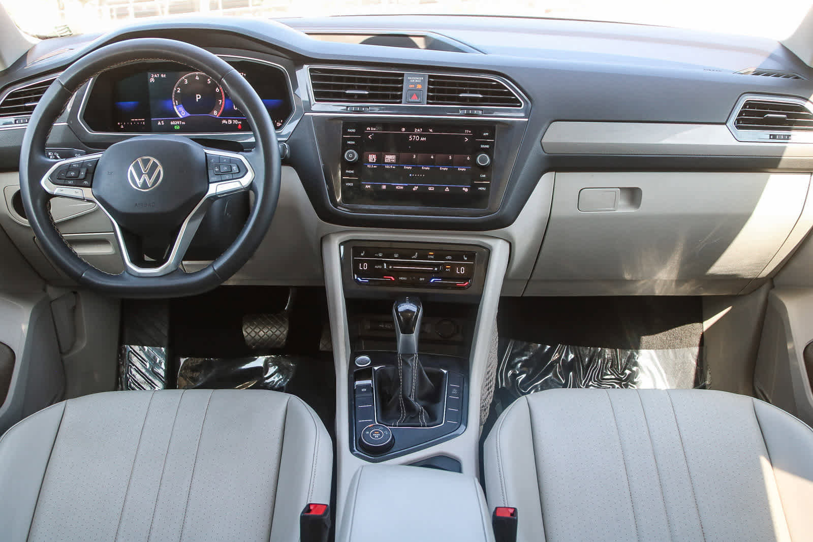 Used 2022 Volkswagen Tiguan SE image 12