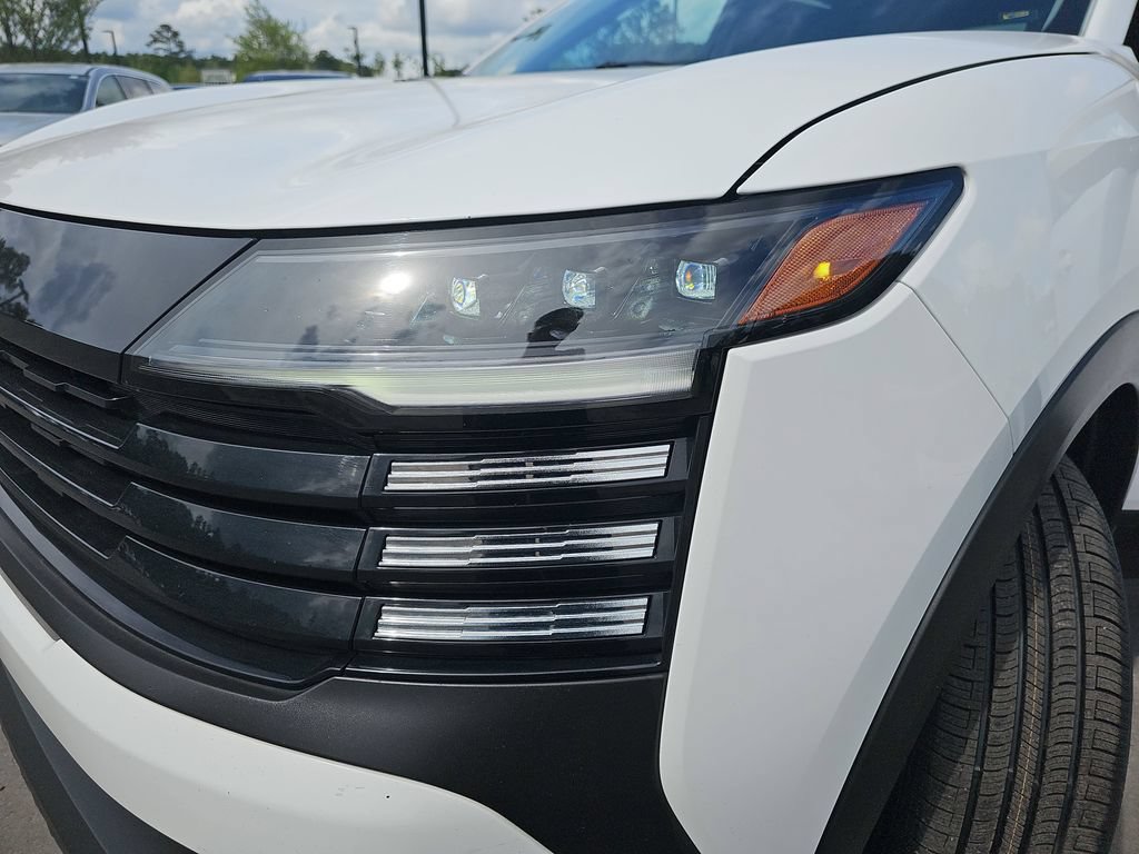 Used 2025 Nissan Kicks SV FWD image 33