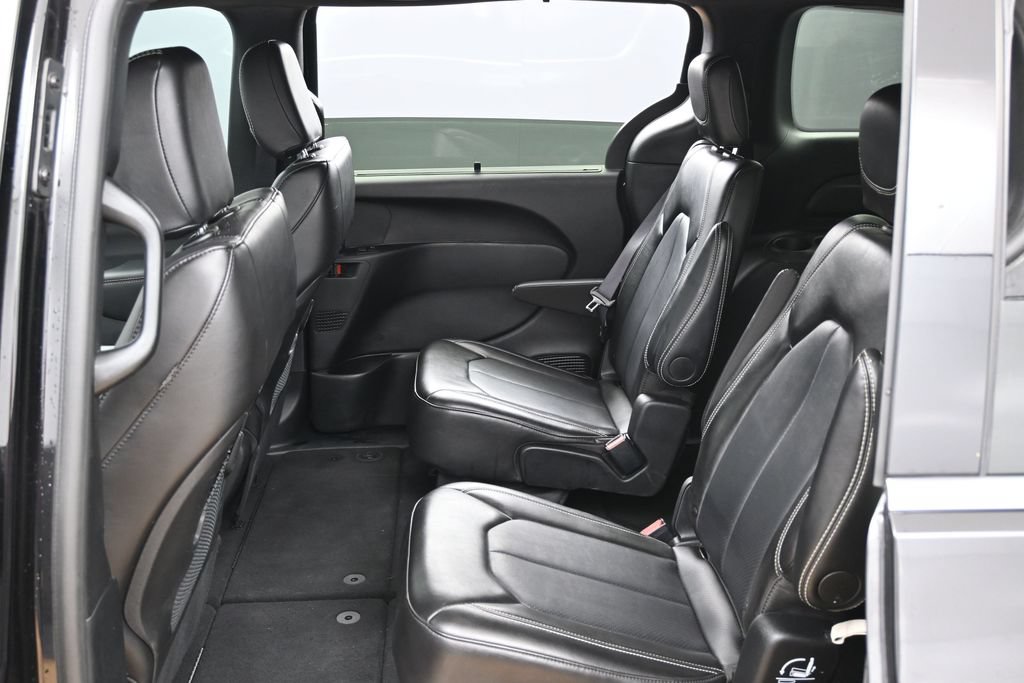 Used 2025 Chrysler Pacifica Select FWD image 34