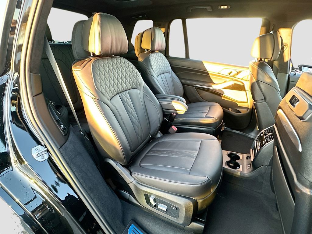 Used 2024 BMW X7 xDrive40i w/ Executive Package image 30