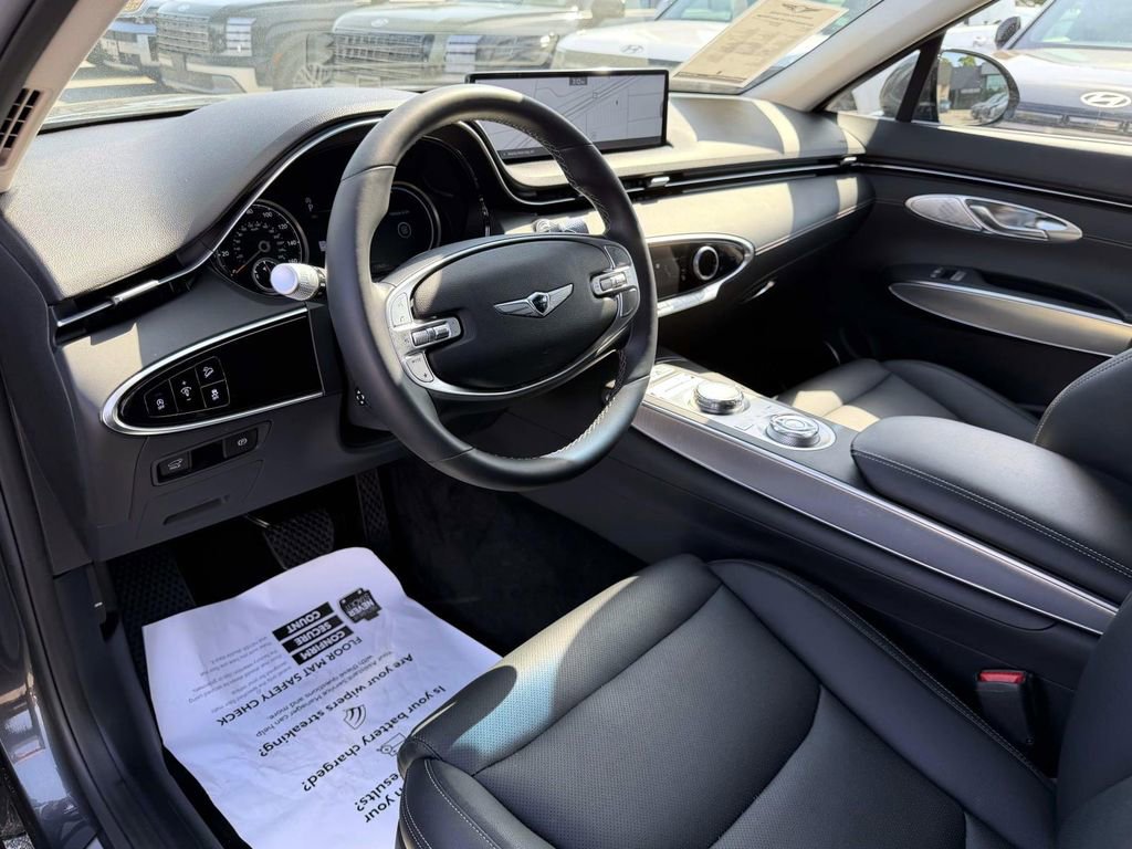 Certified 2024 Genesis GV70 2.5T w/ Select Package AWD/4WD image 18