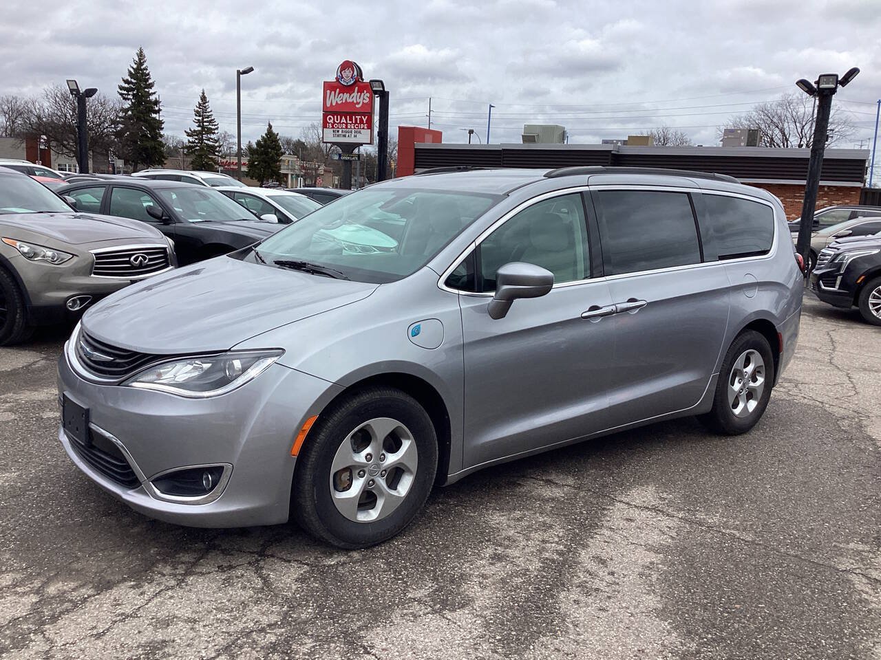 Used 2018 Chrysler Pacifica Touring Plus FWD image 6
