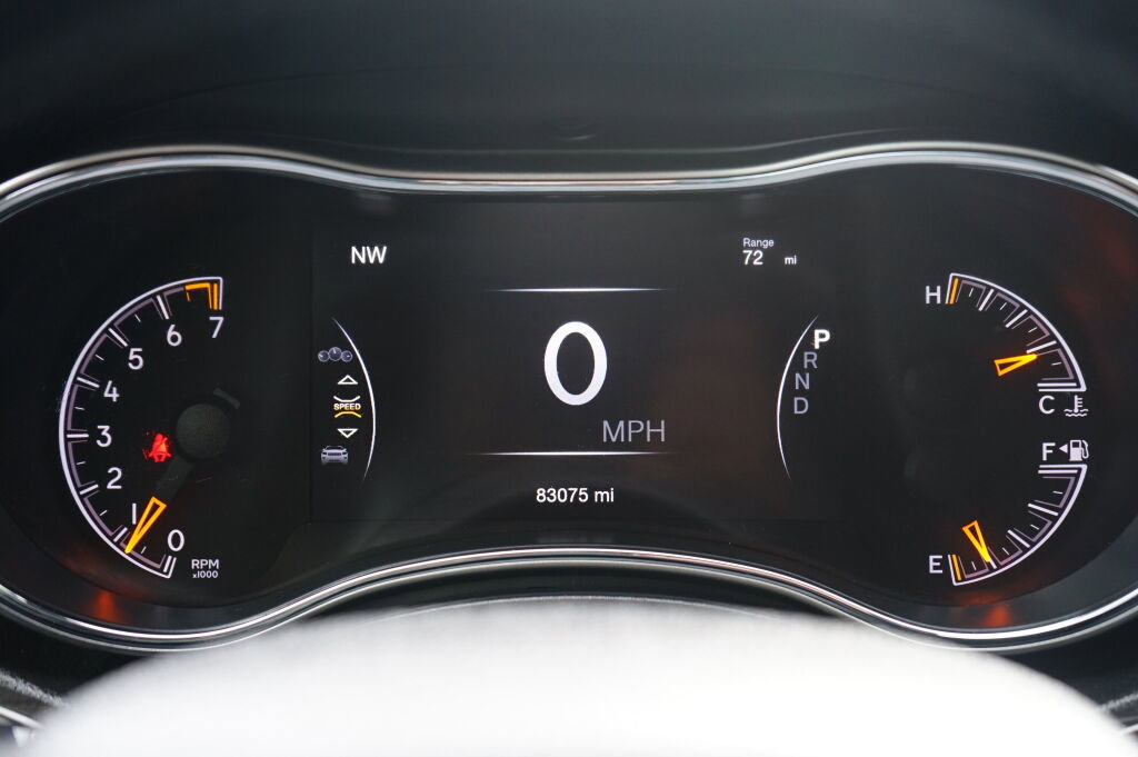 Used 2018 Jeep Grand Cherokee Altitude image 17