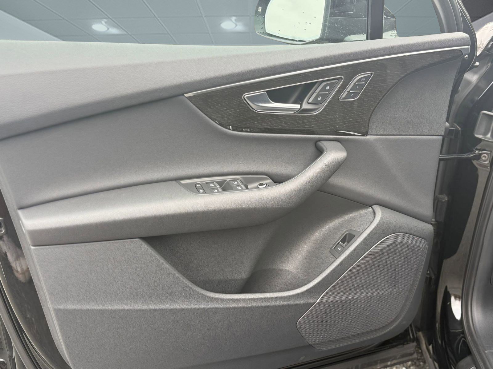 Used 2025 Audi Q7 2.0T Premium image 12