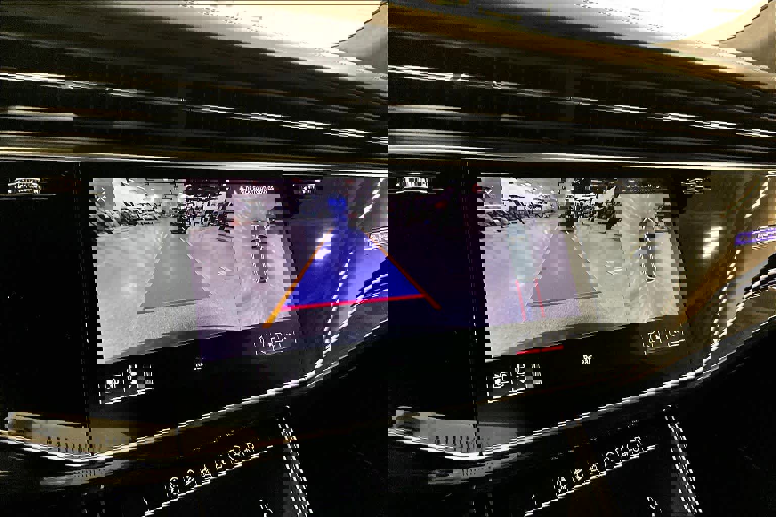 Used 2020 Audi Q8 Prestige w/ Prestige Package image 33