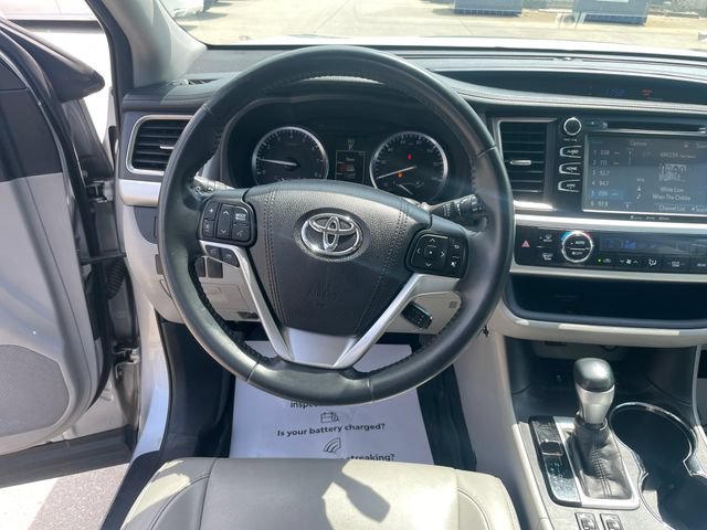 Used 2016 Toyota Highlander XLE AWD/4WD image 23