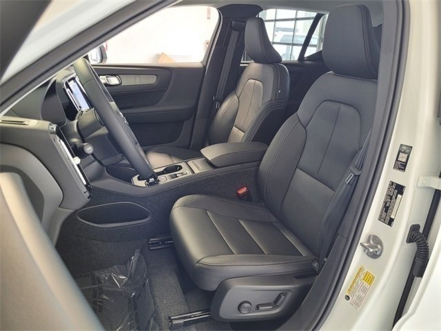 Certified 2026 Volvo XC40 B5 Core w/ Climate Package image 4
