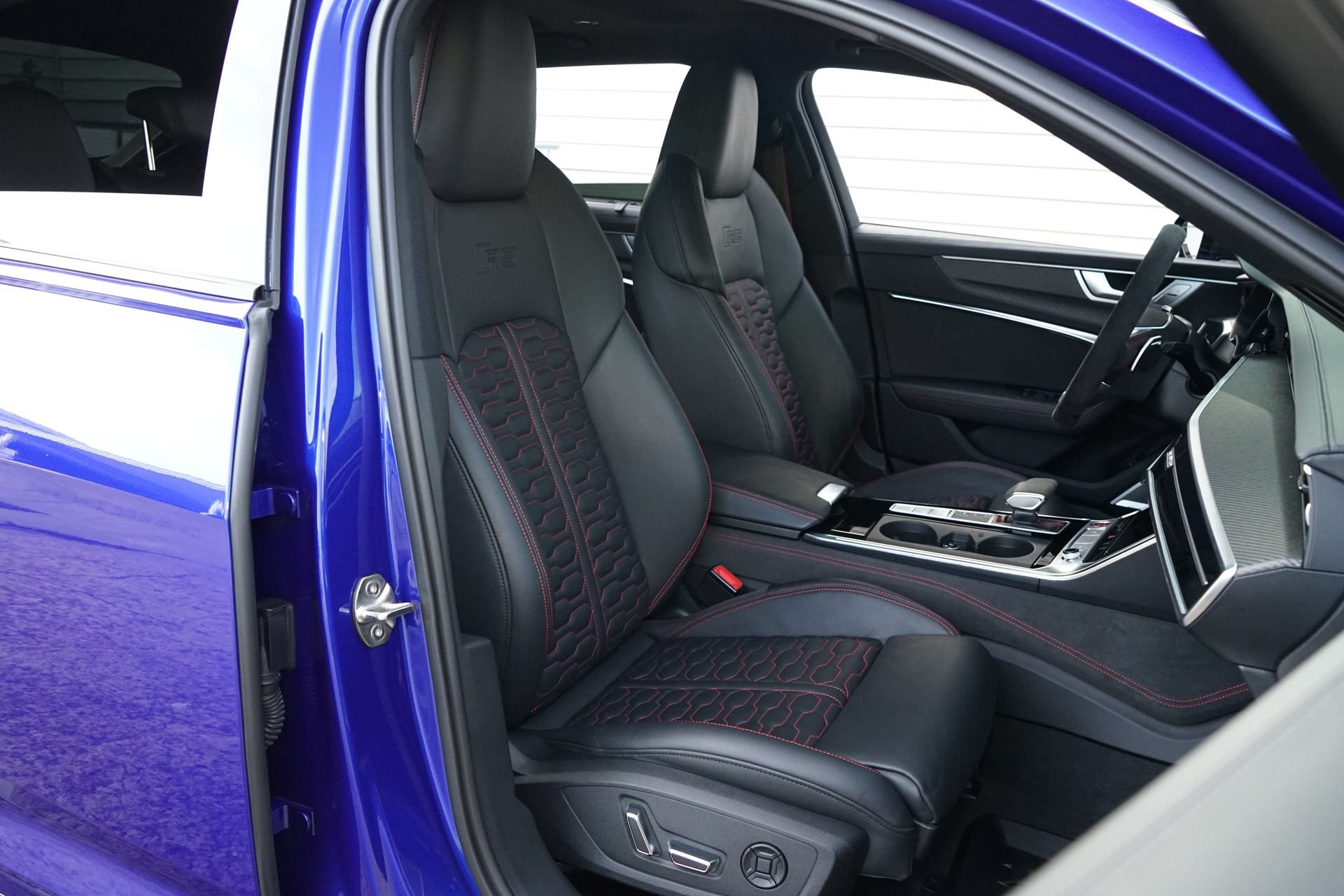 Used 2022 Audi RS 6 AWD/4WD image 17