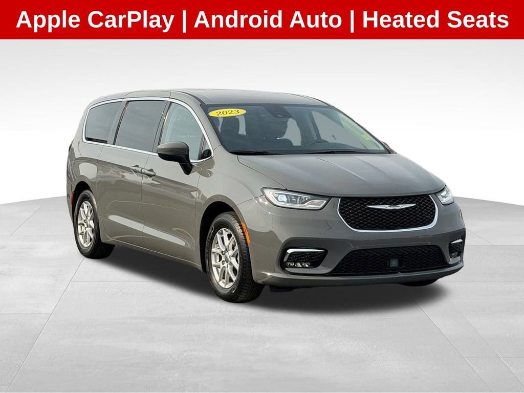 Used 2023 Chrysler Pacifica Touring-L image 1