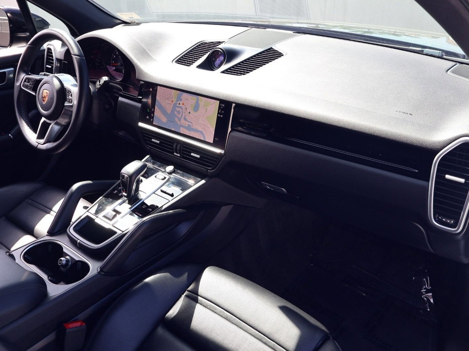 Certified 2023 Porsche Cayenne Platinum Edition image 24