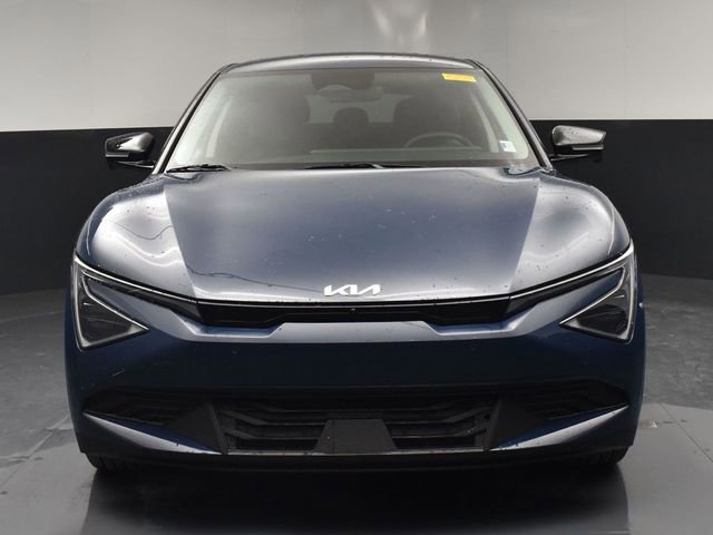 Certified 2025 Kia EV6 Light w/ Light LR Technology Package image 3