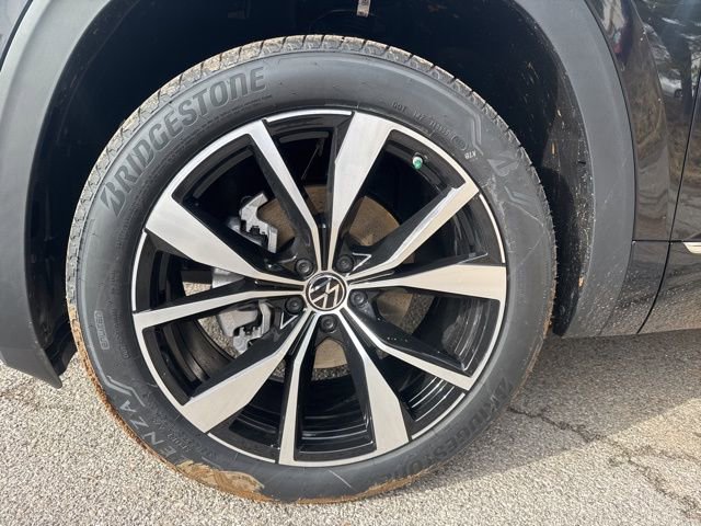 New 2026 Volkswagen Atlas Cross Sport SEL Premium R-Line image 8