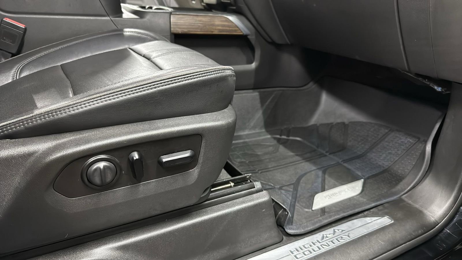 Used 2021 Chevrolet Silverado 1500 High Country w/ Technology Package image 25