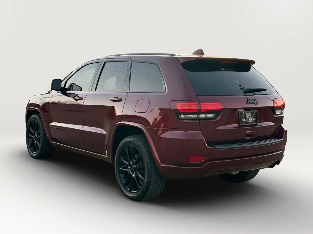 Used 2021 Jeep Grand Cherokee Laredo X image 3