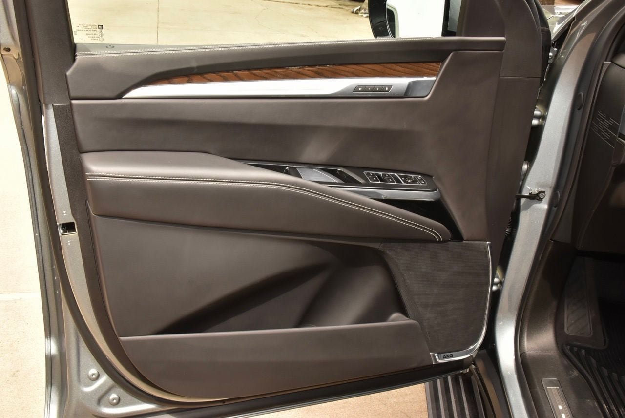 Used 2025 Cadillac Escalade ESV Premium Luxury Platinum AWD/4WD image 40