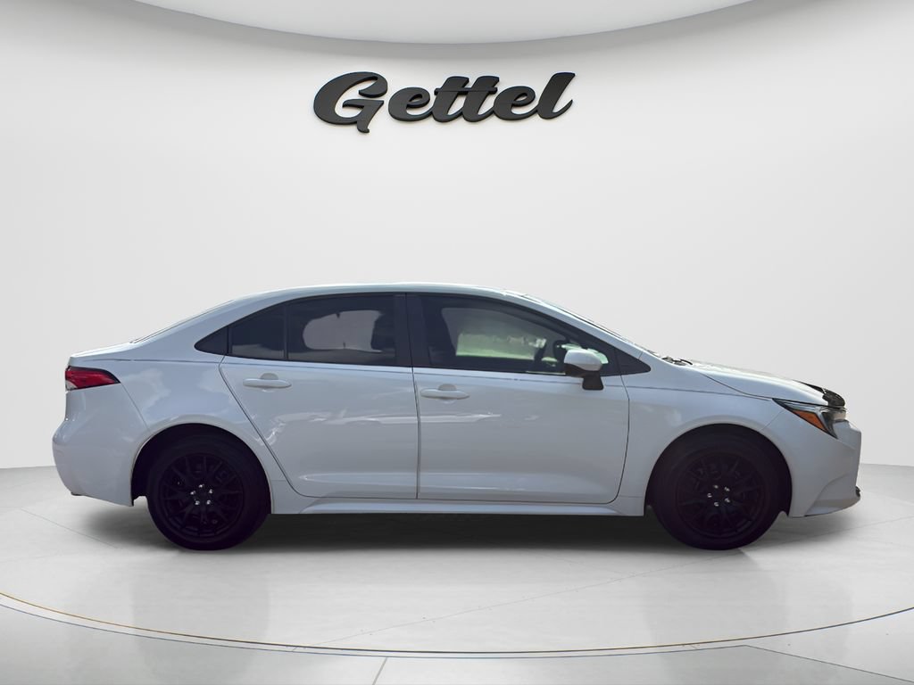 Used 2023 Toyota Corolla LE FWD image 4