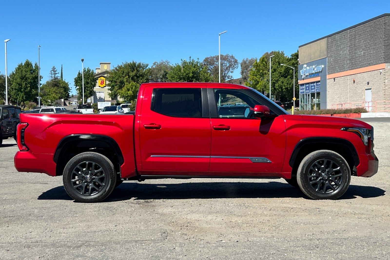 Used 2025 Toyota Tundra Platinum AWD/4WD image 3