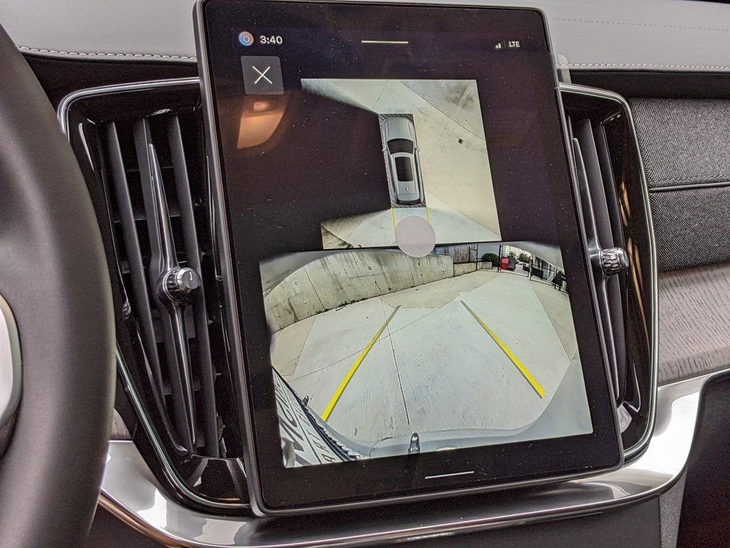 New 2026 Volvo XC90 B6 Plus w/ Protection Package Premier image 18