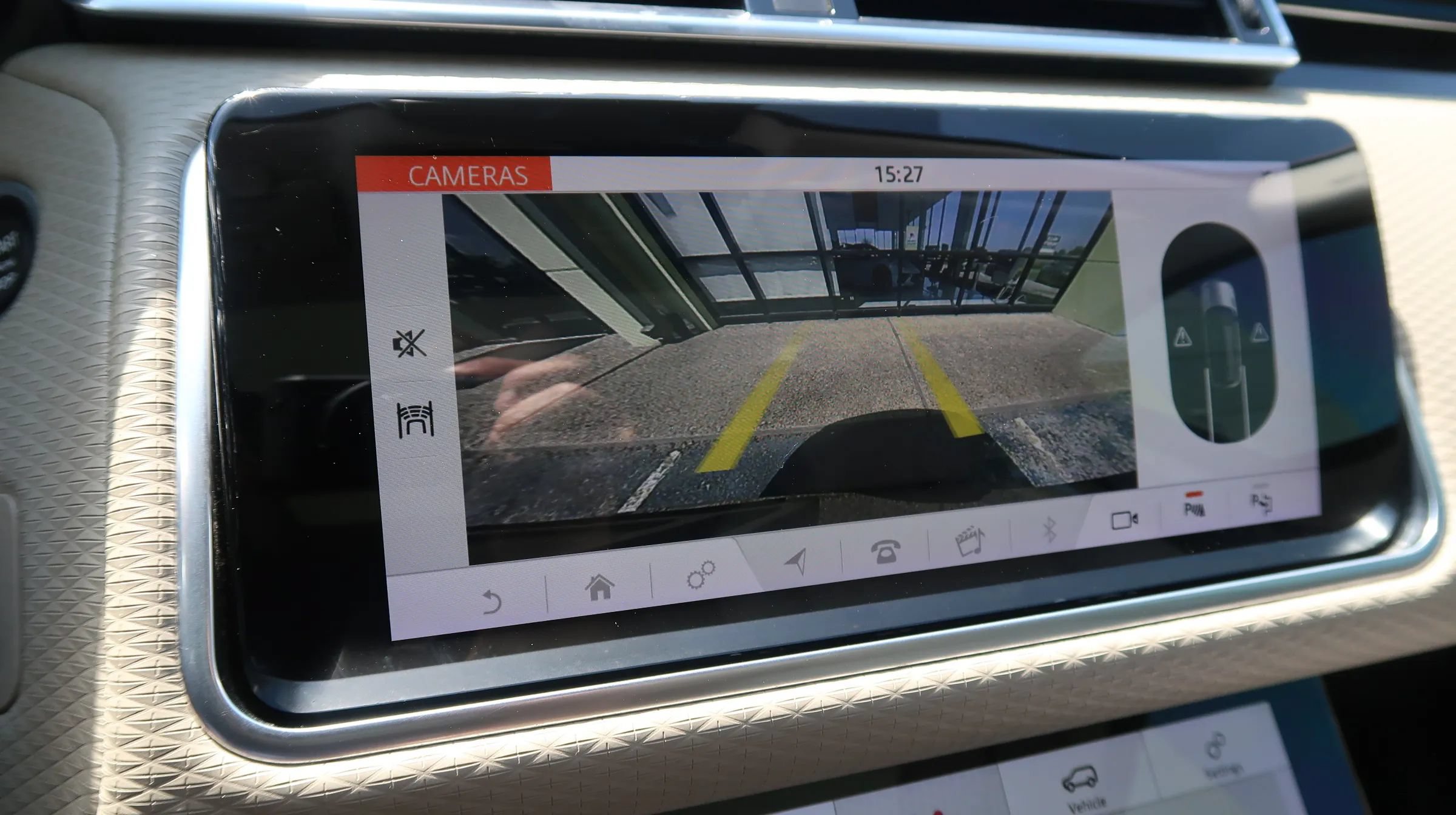 Used 2019 Land Rover Range Rover Velar R-Dynamic SE AWD/4WD image 34