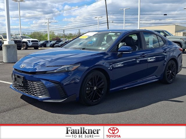 Certified 2025 Toyota Camry SE FWD image 3