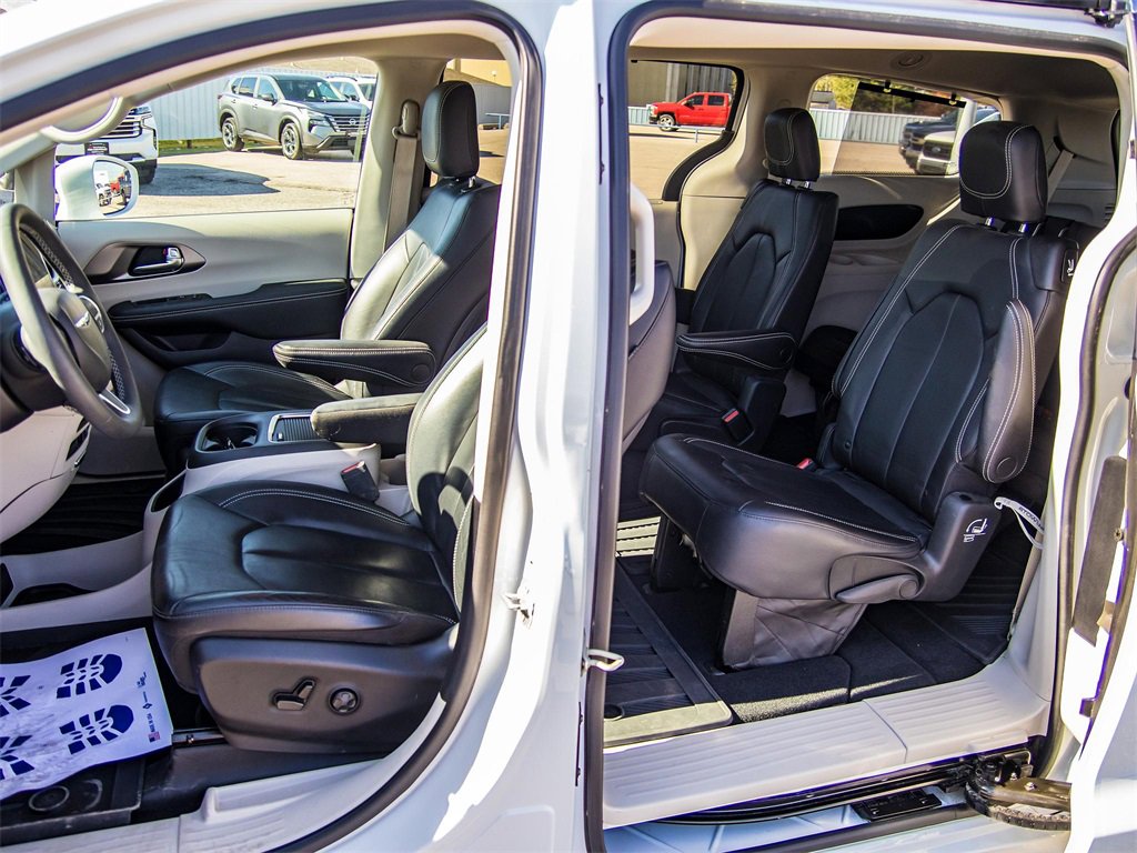Used 2022 Chrysler Pacifica Touring-L image 23