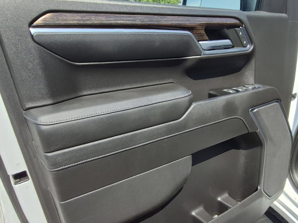 Certified 2022 GMC Sierra 1500 Elevation w/ LPO, Elevation Black Package AWD/4WD image 6