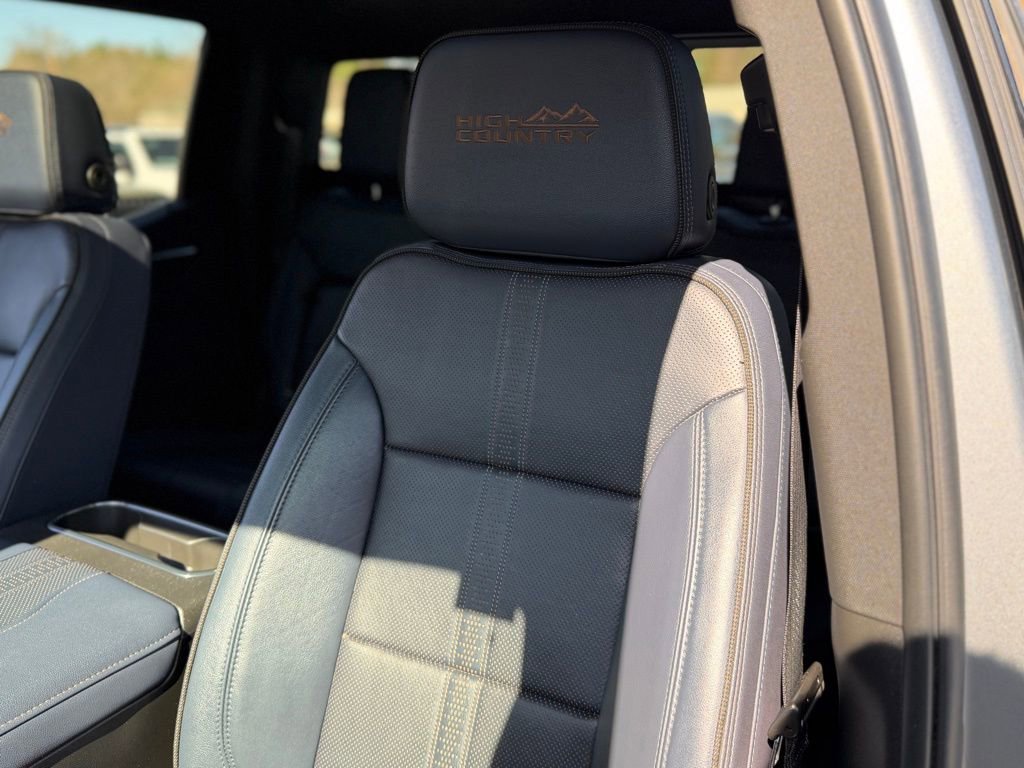 Used 2023 Chevrolet Silverado 1500 High Country w/ Technology Package image 9