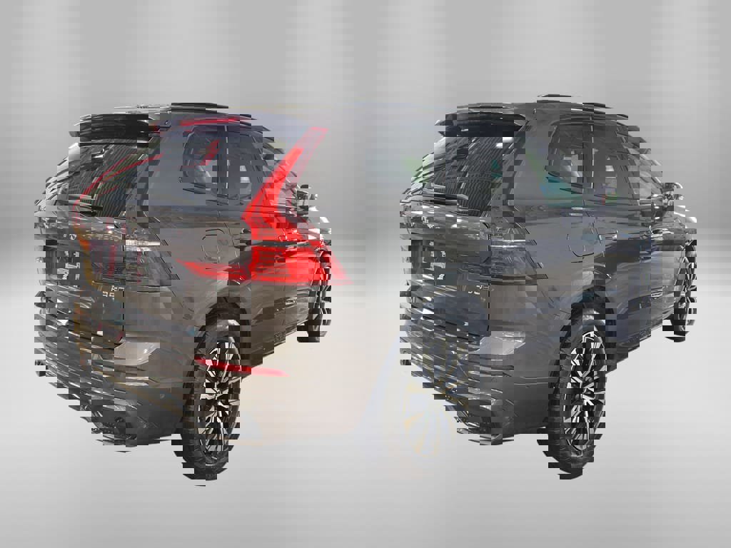 Used 2025 Volvo XC60 B5 Plus w/ Climate Package image 4