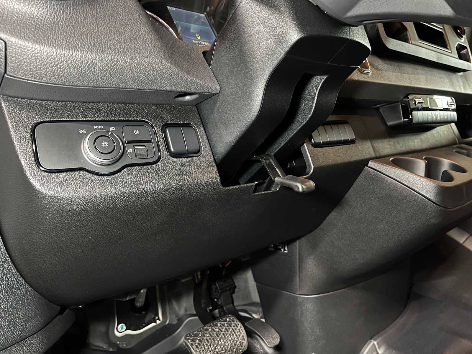 Used 2025 Mercedes-Benz Sprinter 2500 image 24