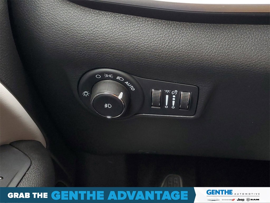 Used 2026 Jeep Compass Limited image 14