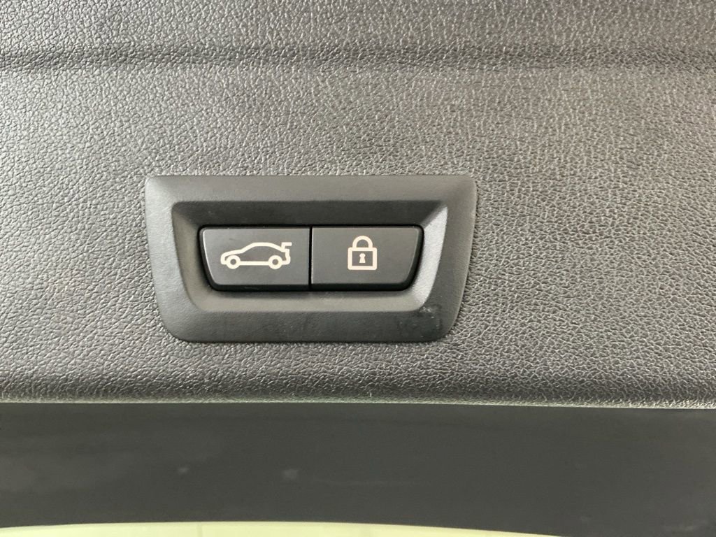 Used 2021 BMW X6 M w/ Competition Package image 31