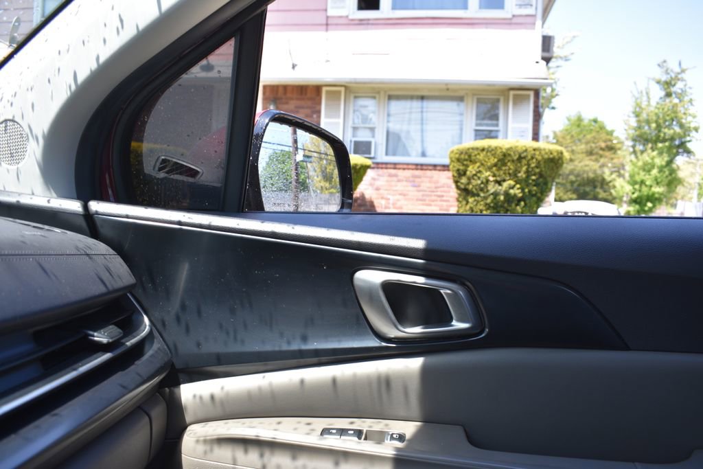 Used 2025 Kia Carnival FWD image 20