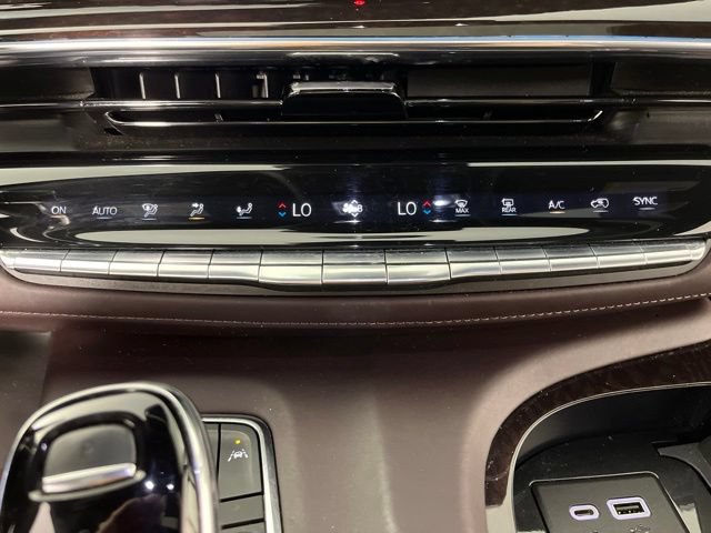 Used 2022 Cadillac Escalade Sport Platinum w/ LPO, ONYX Package AWD/4WD image 28